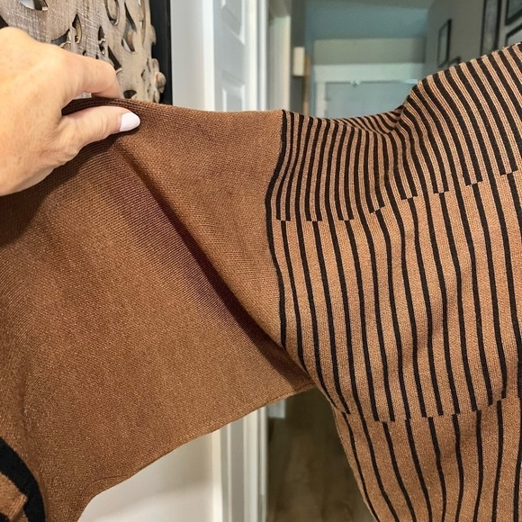 PHILOSOPHY black and brown boxy sweater it’s oversized sleeves - Picture 3 of 14